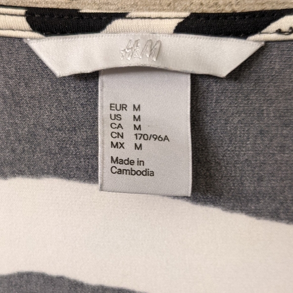 H&M Striped Wrap Dress Sz M Black White Cream Zebra Comfortable Stretch D7 - Picture 6 of 11